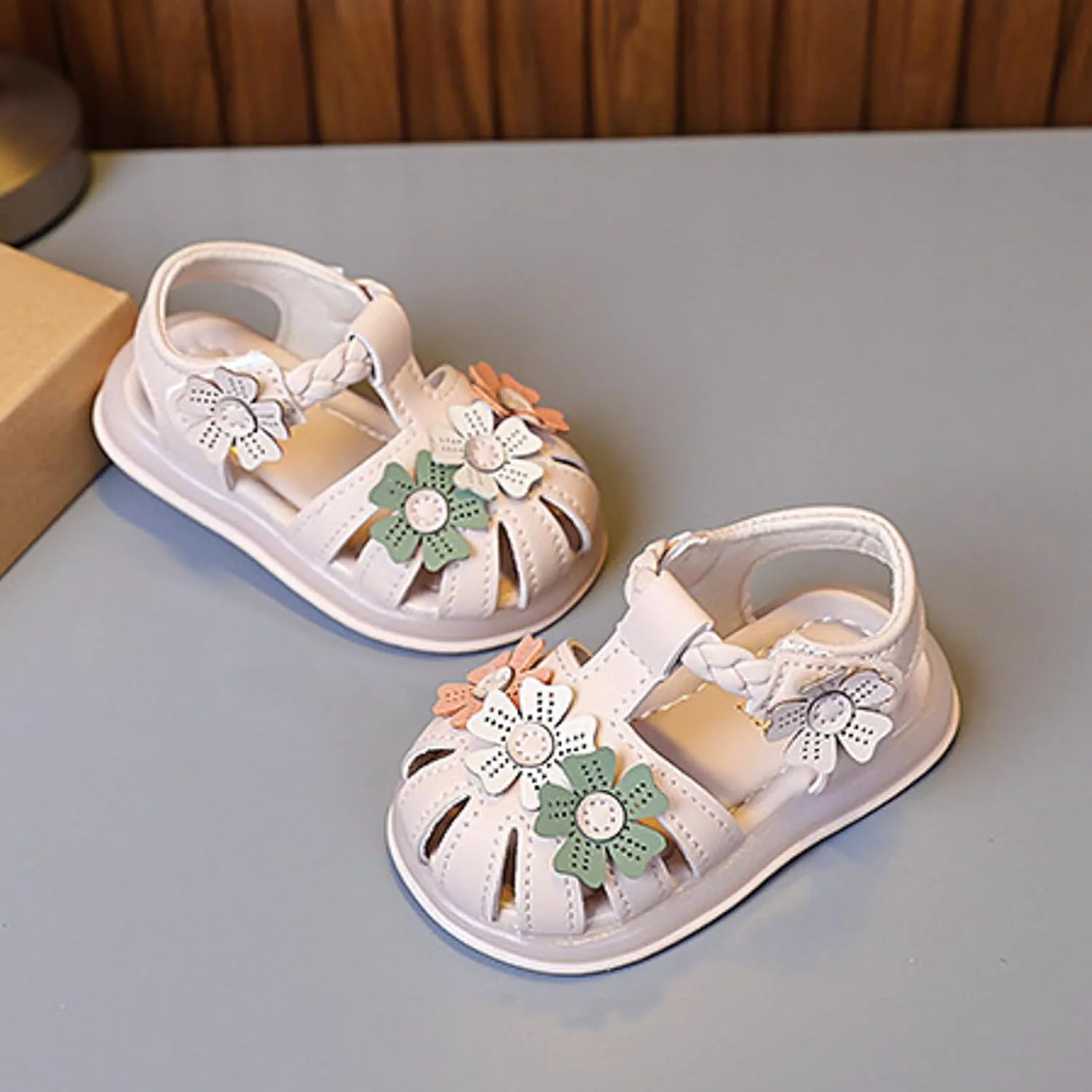Party Glitter Shoes for Kids Toddler Girls Flower Sandals Light Up Sandals Stylish Soft Bottom Little Girls Beach Shoes Athletic Lightweight